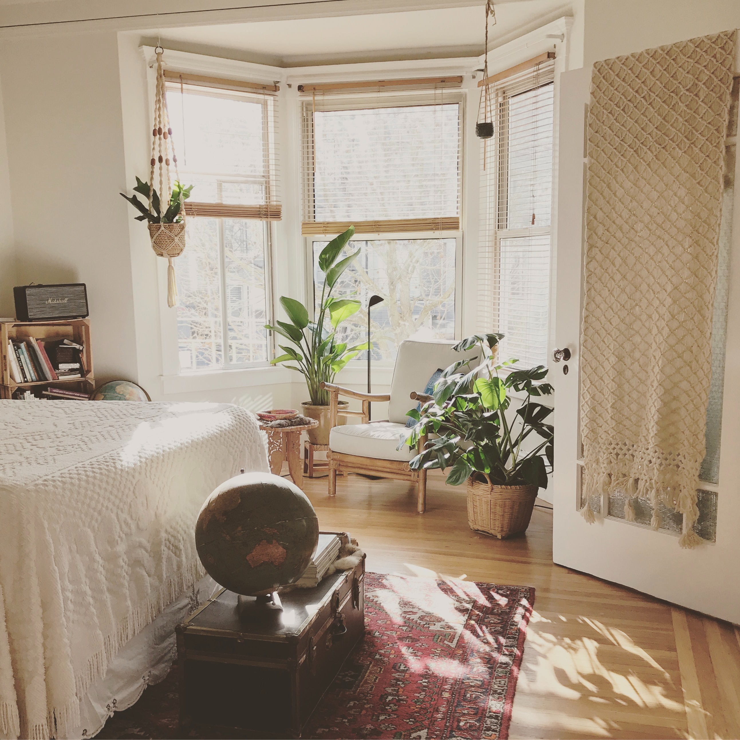 Tips for creating a functional space in a studio apartment.