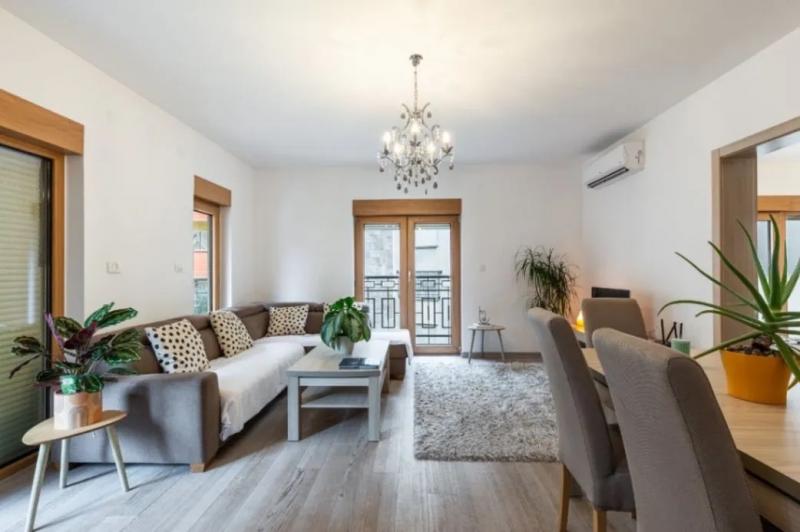 Современная квартира 74 м² рядом с отелем Maestral